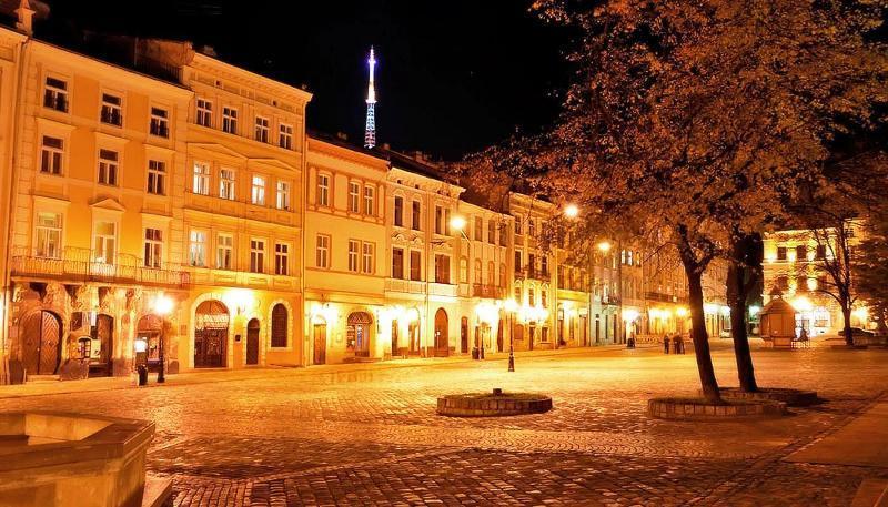 Romantic Apartment On Rynok Square With Air-Conditioning Lviv Bagian luar foto