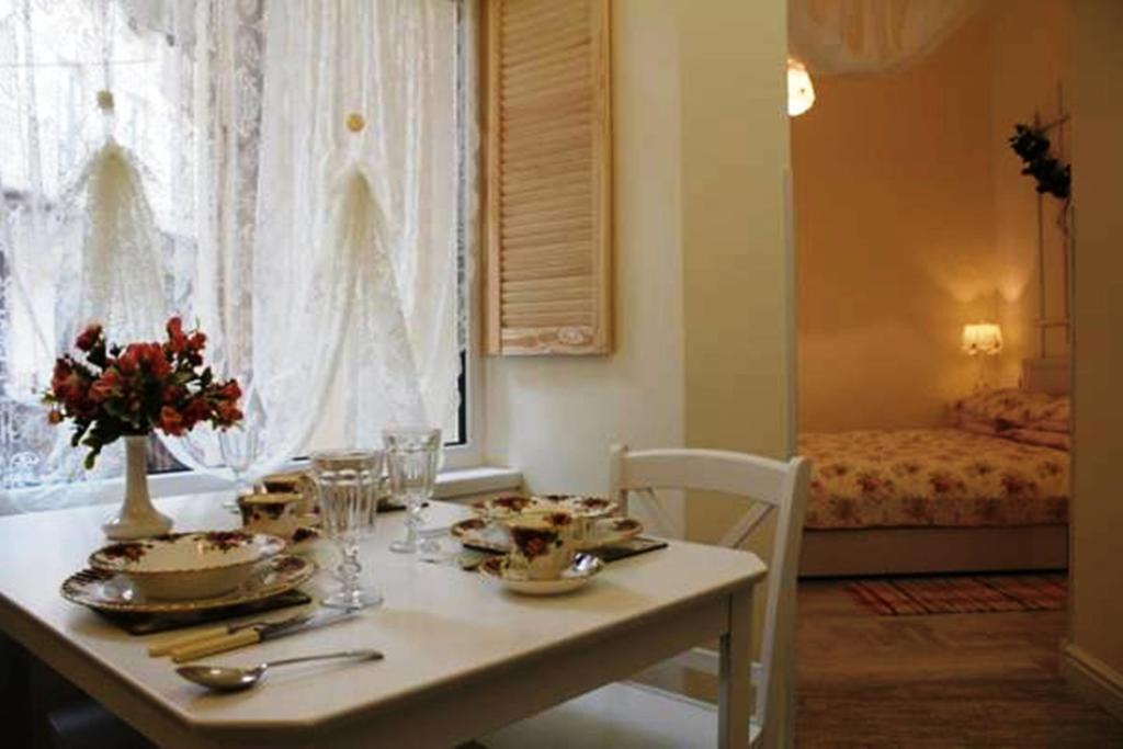 Romantic Apartment On Rynok Square With Air-Conditioning Lviv Ruang foto