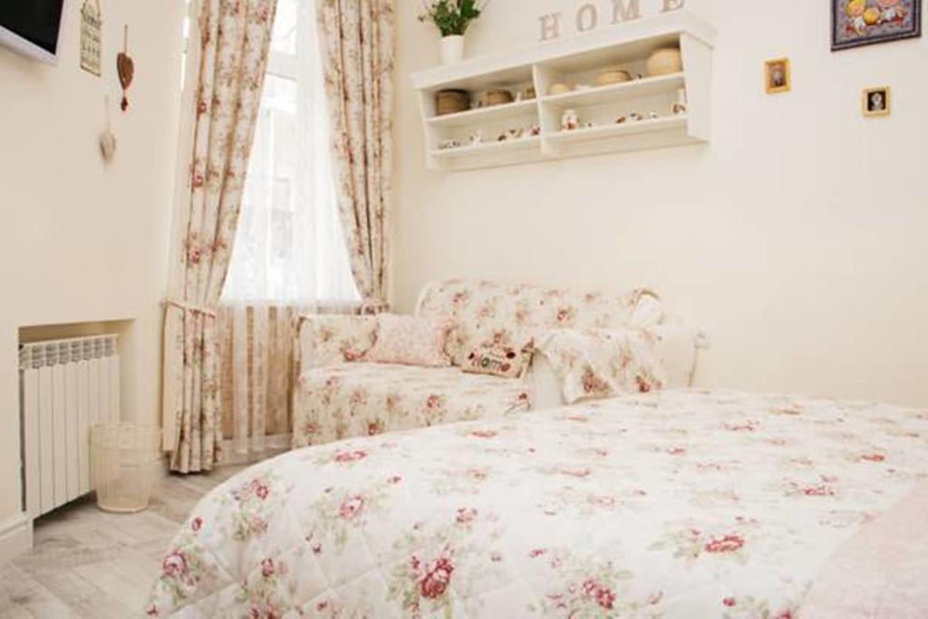 Romantic Apartment On Rynok Square With Air-Conditioning Lviv Ruang foto