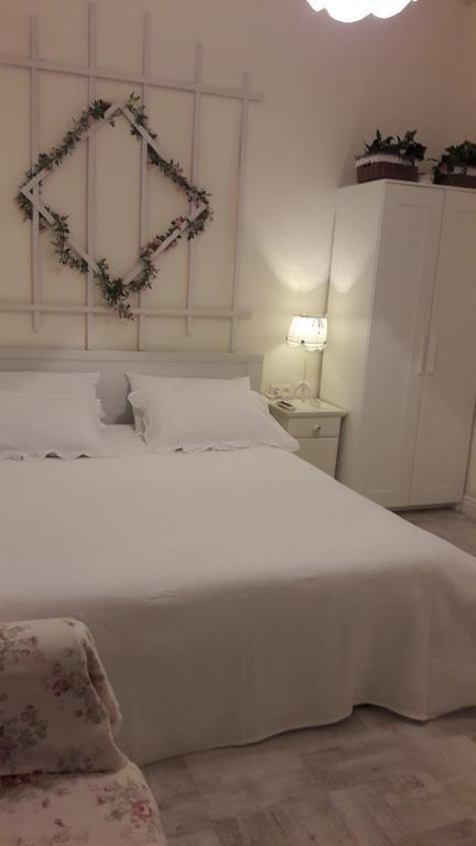 Romantic Apartment On Rynok Square With Air-Conditioning Lviv Bagian luar foto