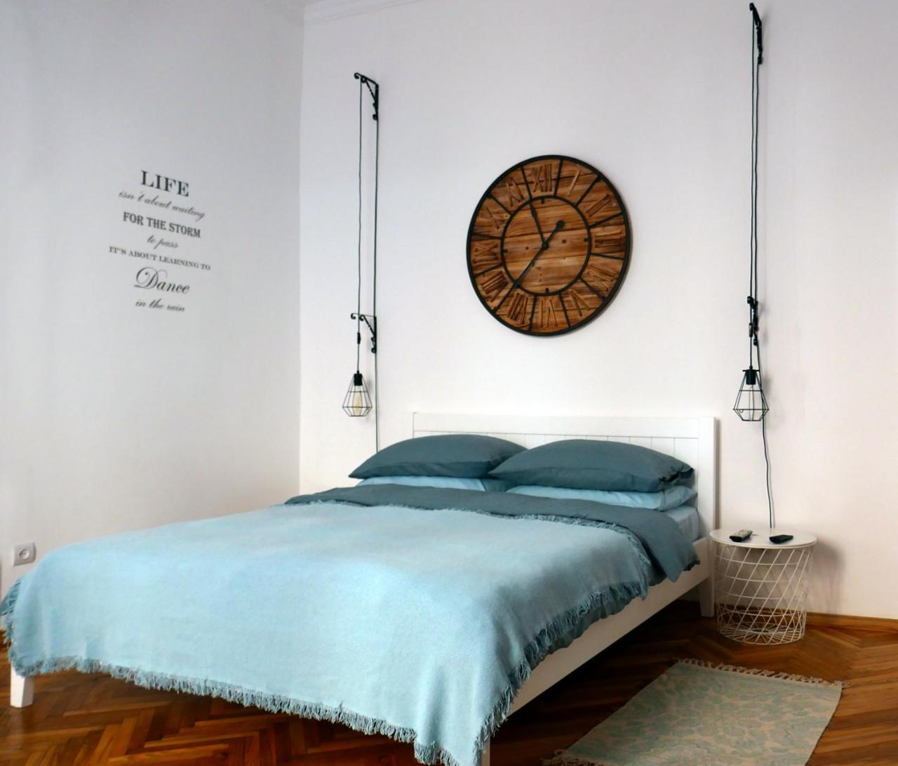 Romantic Apartment On Rynok Square With Air-Conditioning Lviv Bagian luar foto